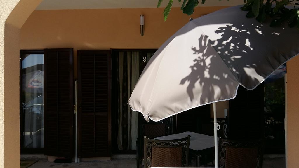 Morska Vila Apartment Vir Exterior foto